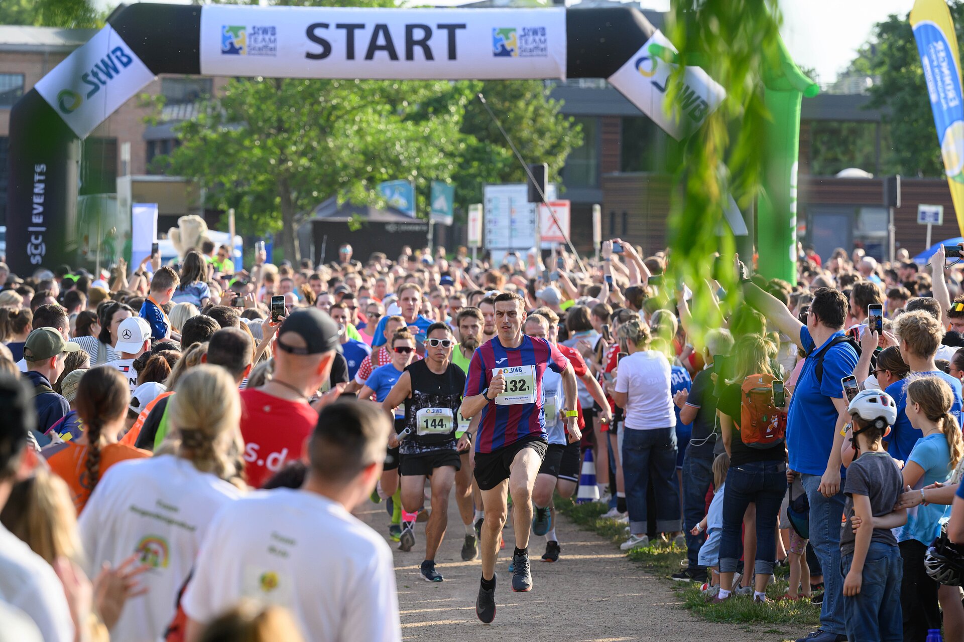 Teamstaffel Brandenburg: Läufer beim Start © SCC EVENTS